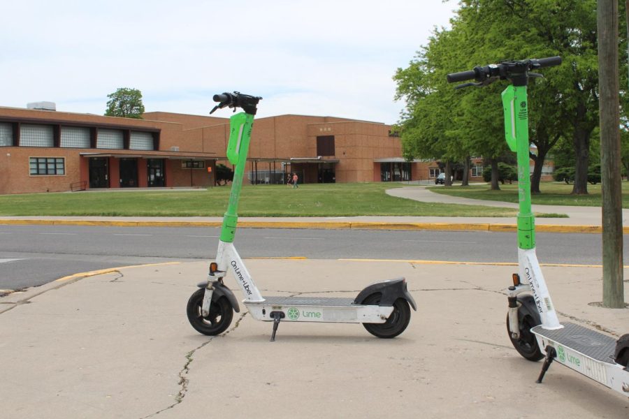 In the morning when students arrive at school they can see a line of scooters placed on the corner of 5th street and the entrance to the parking lot. Throughout the day students will pay to use them and ride them near campus.