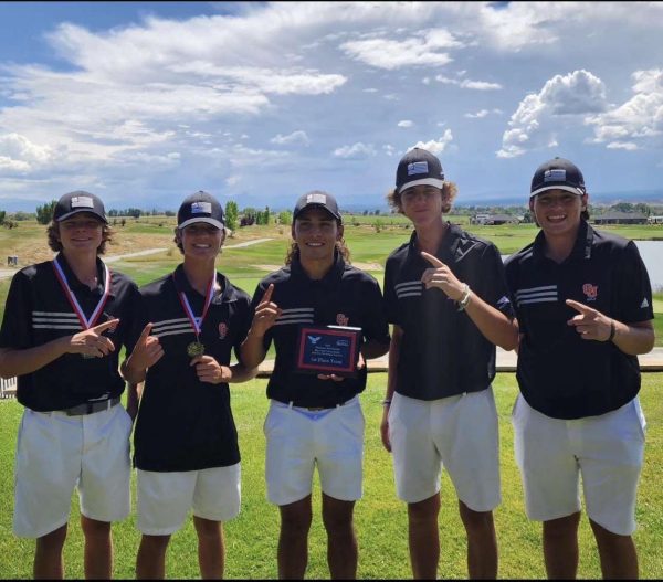 Ky Korte (11), Hunter Simmons (10), Maddox Lovato (12), Jack Kaul (11), Steven Lyman (12),  win first place at golf tournament. 